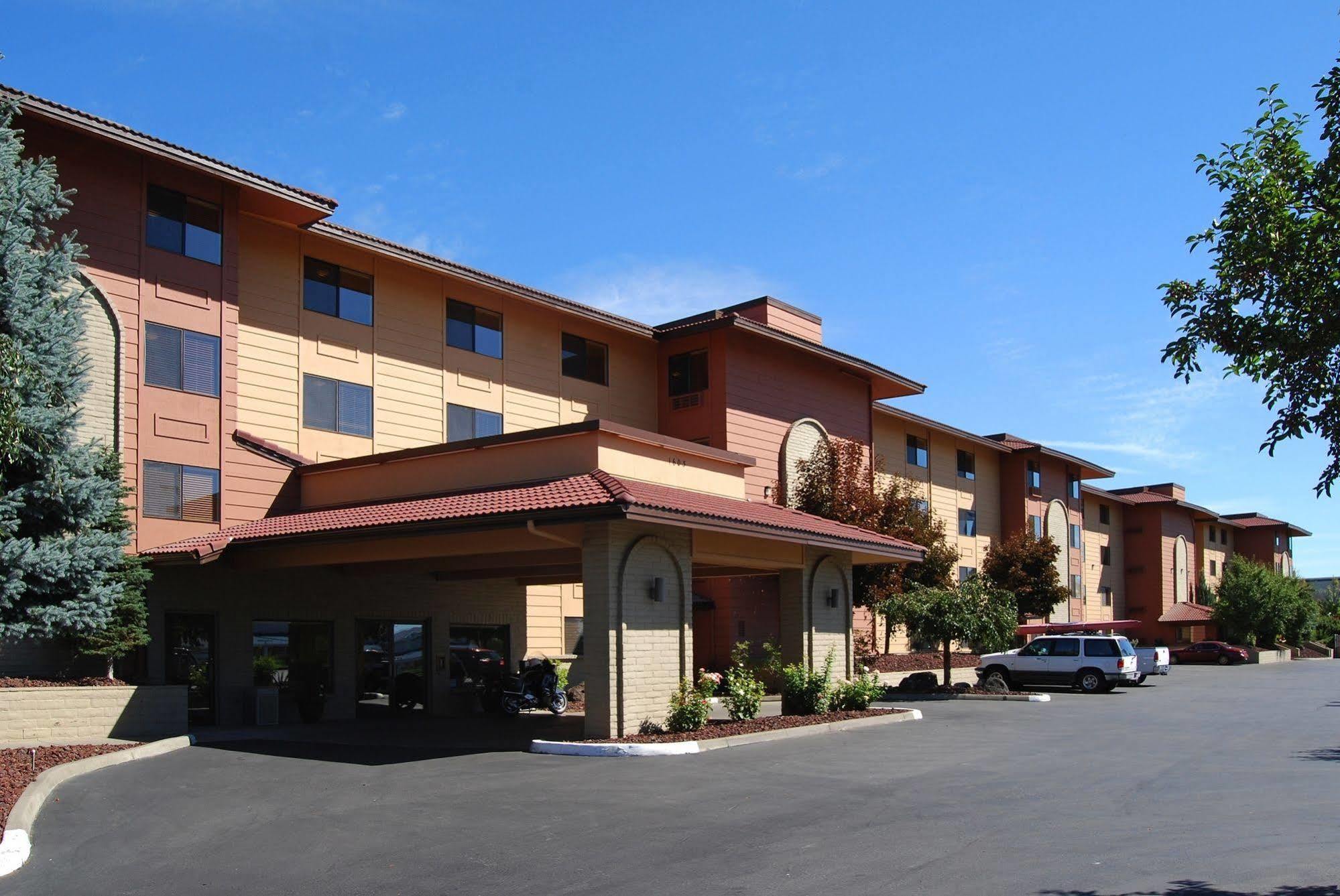Baymont By Wyndham Yakima Riverfront Buitenkant foto